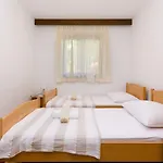 Apartmán Charmantes Mit Meerblick, Privatparkplatz, Grillplatz, Wifi, Klima Crikvenica
