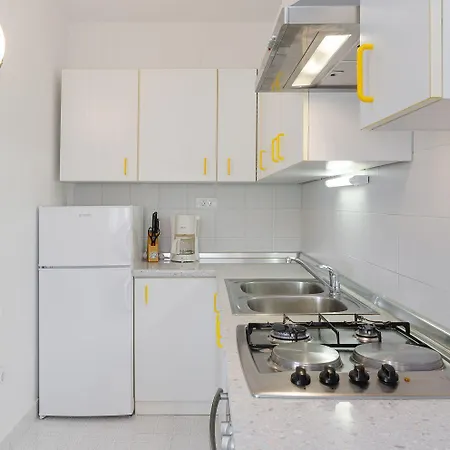 Charmantes Mit Meerblick, Privatparkplatz, Grillplatz, Wifi, Klima Crikvenica
