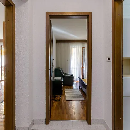 Charmantes Mit Meerblick, Privatparkplatz, Grillplatz, Wifi, Klima *