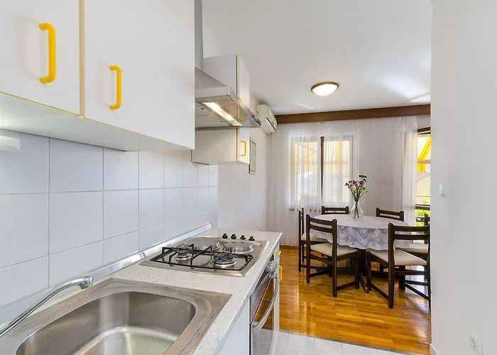 Charmantes Mit Meerblick, Privatparkplatz, Grillplatz, Wifi, Klima Apartament Crikvenica
