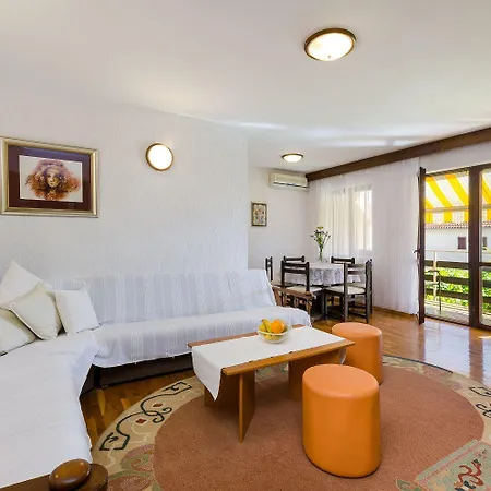 Charmantes Mit Meerblick, Privatparkplatz, Grillplatz, Wifi, Klima Apartment *