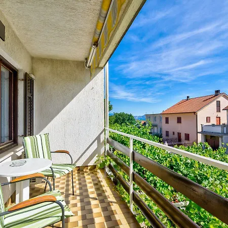 Charmantes Mit Meerblick, Privatparkplatz, Grillplatz, Wifi, Klima * Crikvenica