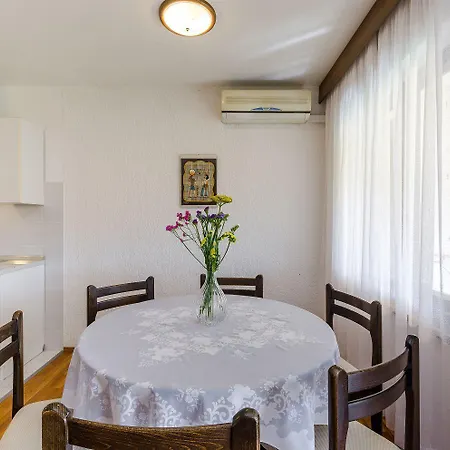 Charmantes Mit Meerblick, Privatparkplatz, Grillplatz, Wifi, Klima *