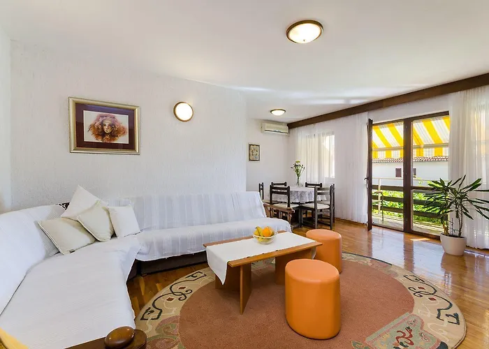 Charmantes Mit Meerblick, Privatparkplatz, Grillplatz, Wifi, Klima Apartment *