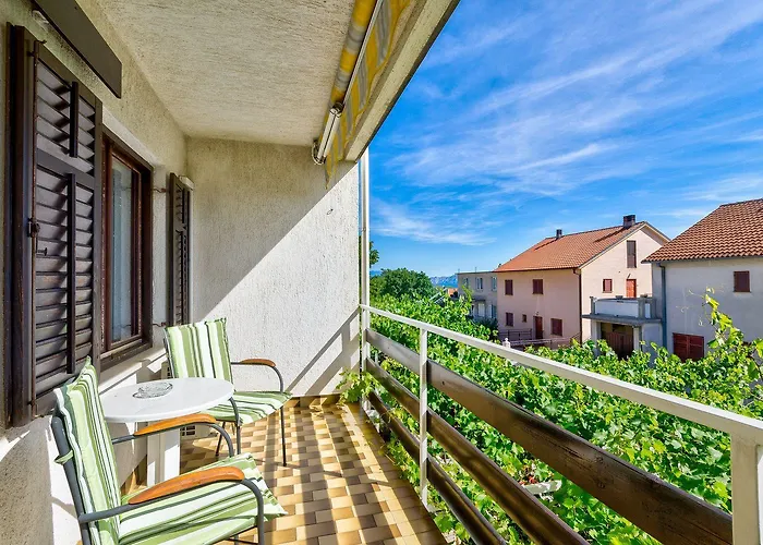 Charmantes Mit Meerblick, Privatparkplatz, Grillplatz, Wifi, Klima * Crikvenica