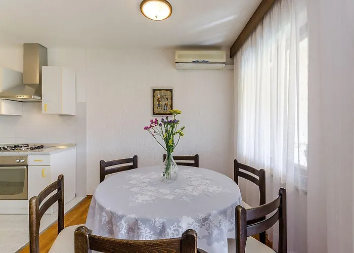 Charmantes Mit Meerblick, Privatparkplatz, Grillplatz, Wifi, Klima *