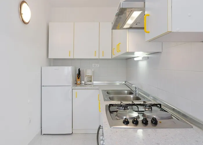 Charmantes Mit Meerblick, Privatparkplatz, Grillplatz, Wifi, Klima Crikvenica