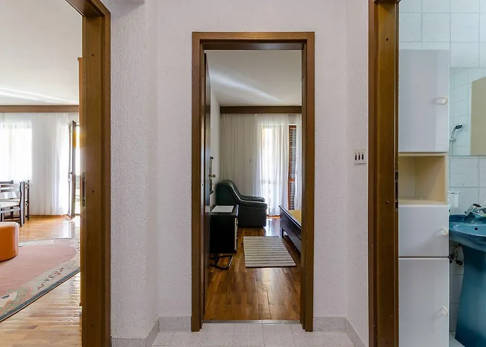 Charmantes Mit Meerblick, Privatparkplatz, Grillplatz, Wifi, Klima *