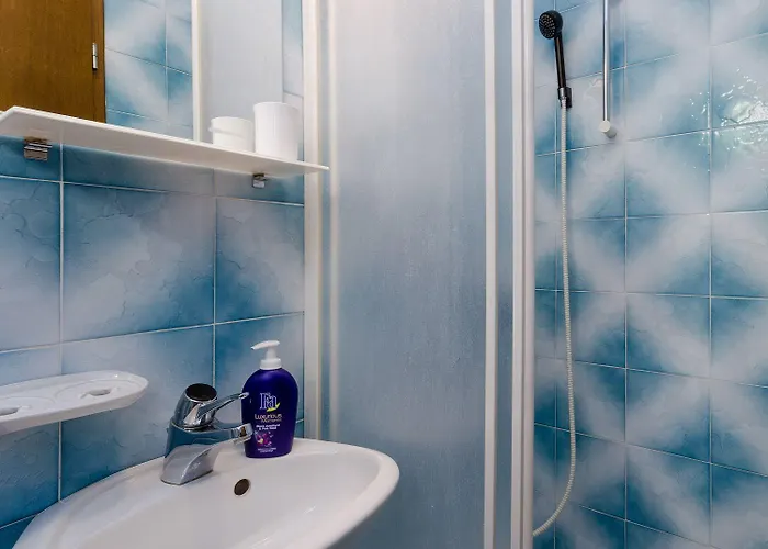 Apartment Charmantes Mit Meerblick, Privatparkplatz, Grillplatz, Wifi, Klima Crikvenica